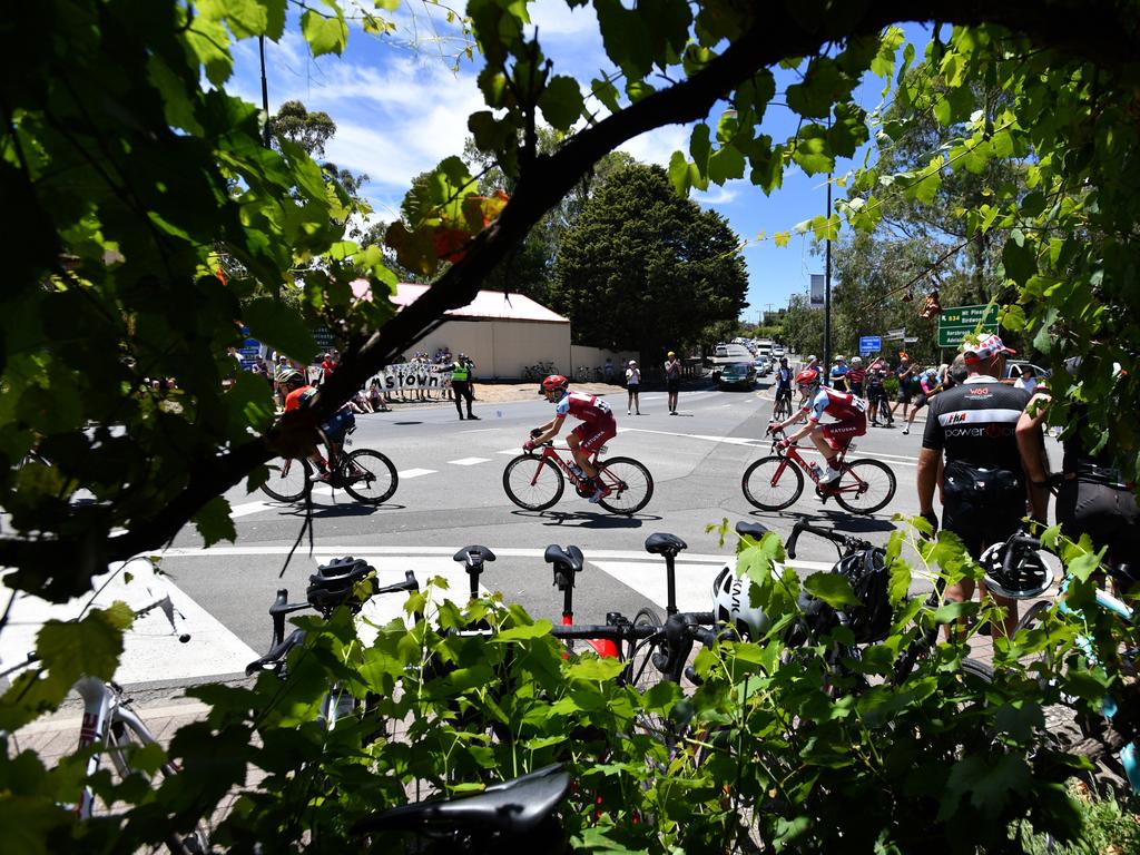 The peloton. Picture: David Mariuz/AAP