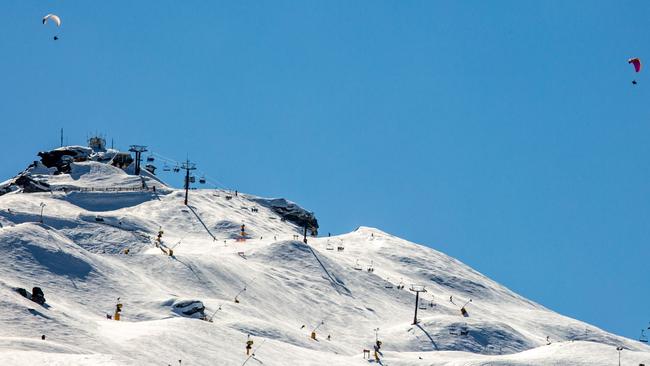 Cardrona Alpine Resort is the Queenstown ski resort with the biggest area and is a great place for a ski holiday, whether you're on a snowboard or skis
