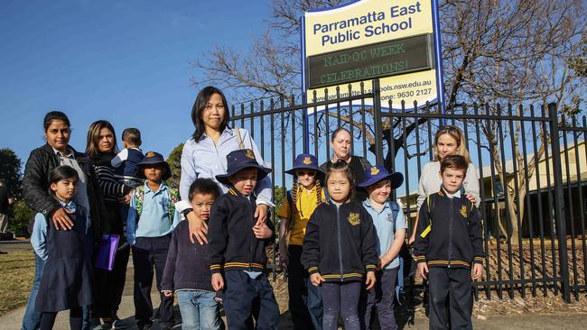 Linda Ka with her son Lewis and other concerned parents with their children at Parramatta East Public School. (AAP IMAGE / Carmela Roche)