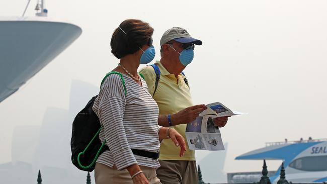 Heavy smoke haze blankets Sydney on Tuesday morning. Picture: Toby Zerna