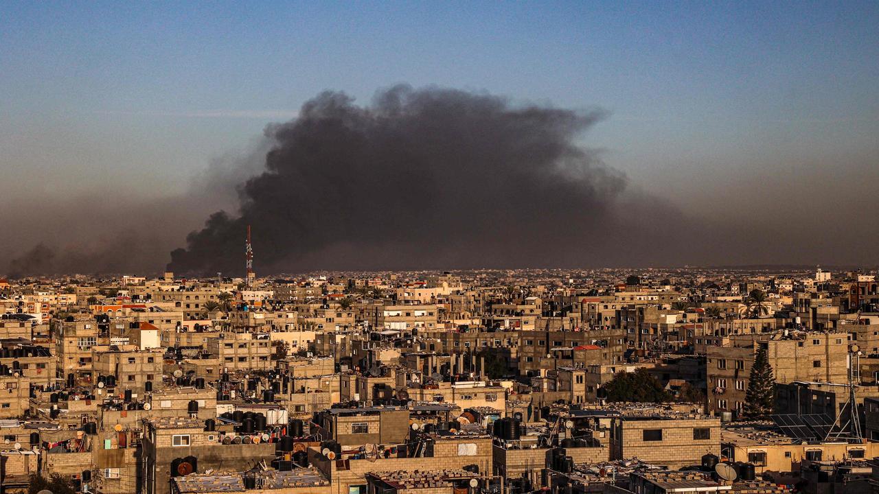 A picture taken from Rafah on January 10, 2024, shows smoke billowing over Khan Yunis in the southern Gaza Strip during Israeli bombardment. (Photo by AFP)