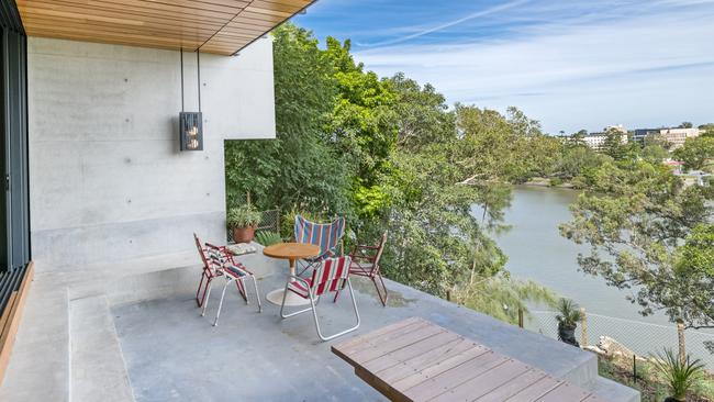 MCD Construction took out the House of the Year Award at the Master Builders Brisbane Housing and Construction Awards for this Highgate Hill house on a cliff. Photo. supplied.