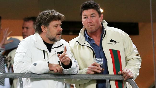 Russell Crowe talks to Mark 'Spud' Carroll before a Rabbitohs game.