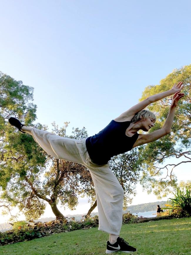 Emma Sandall practising during lockdown in Sydney.