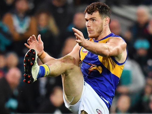 ADELAIDE, AUSTRALIA - SEPTEMBER 09: Luke Shuey of the Eagles kicks the winning goal after the siren during the AFL First Elimination Final match between Port Adelaide Power and West Coast Eagles at Adelaide Oval on September 9, 2017 in Adelaide, Australia.  (Photo by Daniel Kalisz/Getty Images)