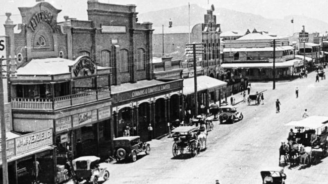 Flinders Street in the 1920s. Source: Townsville City Libraries.