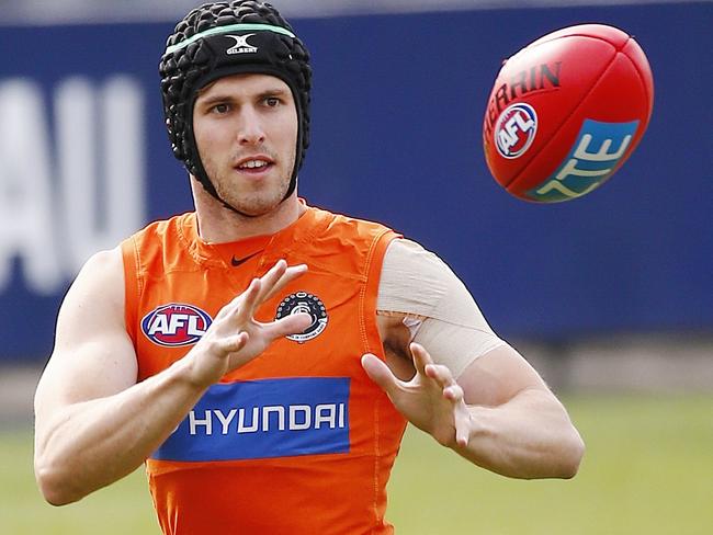 Carlton training at Ikon Park this morning, Due to a cut on his head Marc Murphy wore head gear at training . 20th April 2016. Picture: Colleen Petch.