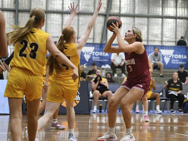 Queensland's Ella Gordon shoots over the WA Defenders at the BA Undero-20 National Championships. Picture: Sport in Focus