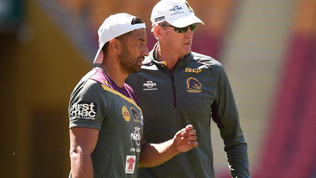 Broncos coach Wayne Bennett gives instructions to Benji Marshall during a Brisbane Broncos training session at Suncorp Stadium in Brisbane, Thursday, September 14, 2017. (AAP Image/Albert Perez) NO ARCHIVING, EDITORIAL USE ONLY.