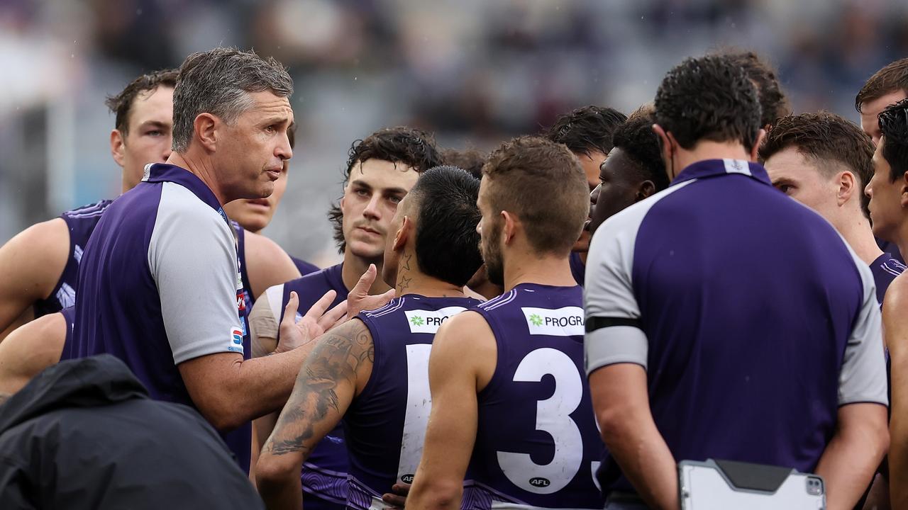 PERTH, AUSTRALIA - MAY 22: Justin Longmuir, head coach of the Dockers addresses his players during the round 10 AFL match between the Fremantle Dockers and the Collingwood Magpies at Optus Stadium on May 22, 2022 in Perth, Australia. (Photo by Paul Kane/Getty Images)
