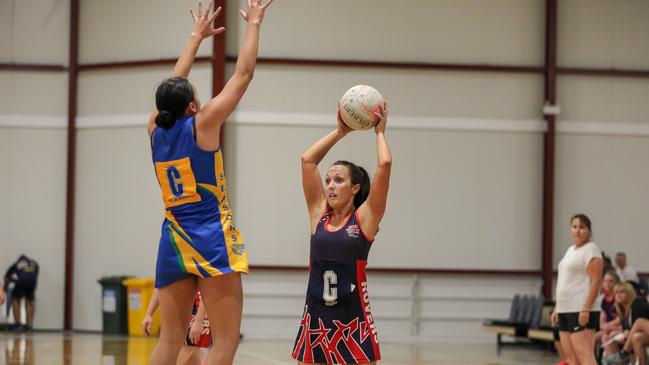 Seasons centre Jada Pomare jumps in a bid to block the pass by opponent Shannan King. Pictures: MATT HENDERSON