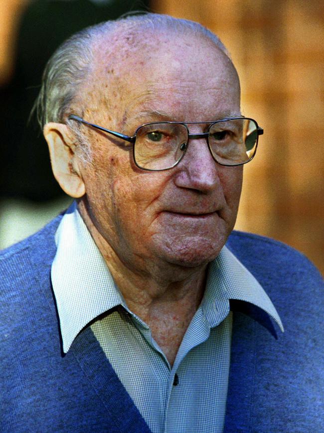 Famed Australian cricketer Sir Donald Bradman at home in Adelaide in 1998.
