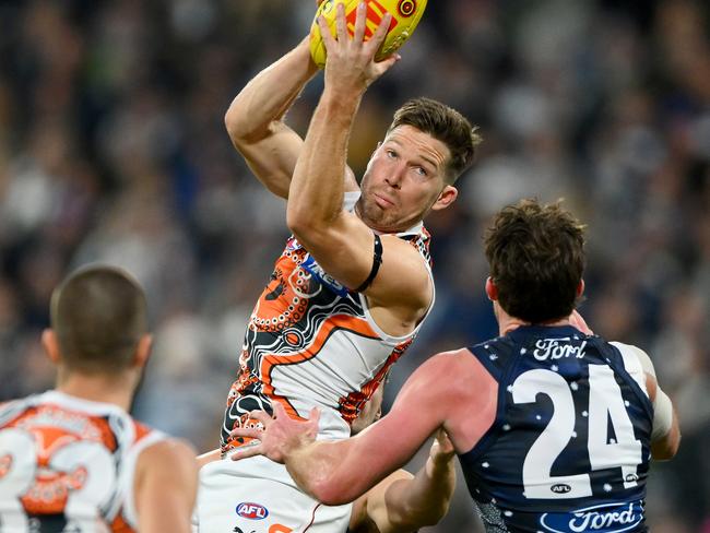 GEELONG, AUSTRALIA - MAY 27: Toby Greene of the Giants takes possession of the ball during the round 11 AFL match between Geelong Cats and Greater Western Sydney Giants at GMHBA Stadium, on May 27, 2023, in Geelong, Australia. (Photo by Morgan Hancock/AFL Photos/via Getty Images)