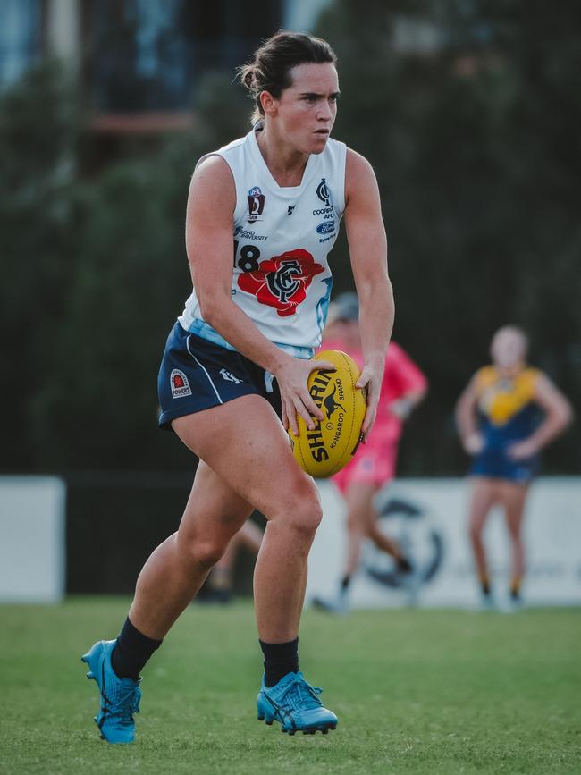 Coorparoo Kings QAFLW player Lucy Schneider in action. Picture: Clyde Scorgie/Brooke Sleep Media.