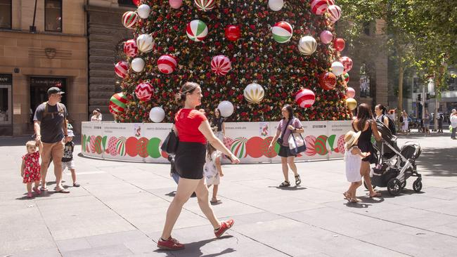 The ACCC says shoppers should be on the lookout for dodgy sales come Boxing Day too. Picture: NewsWire / Jeremy Piper