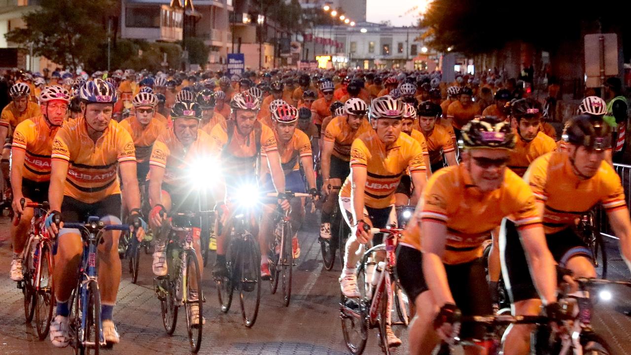 The sea of orange set out at 6am. (AAP Image/Dean Martin)