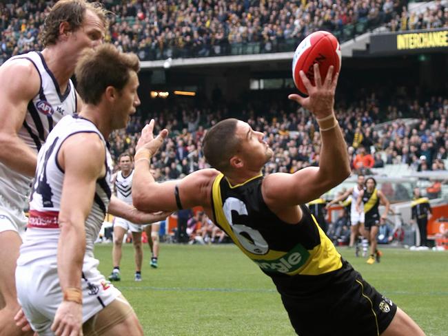 Shaun Griggs almost hauls in a one-handed mark on the boundary line late against Fremantle. Picture: Wayne Ludbey