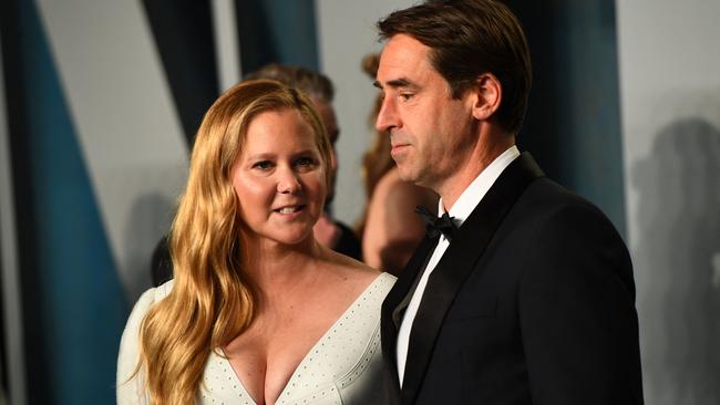 Amy Schumer and Chris Fischer attend the 2022 Vanity Fair Oscar Party. (Photo by Patrick T. FALLON / AFP)