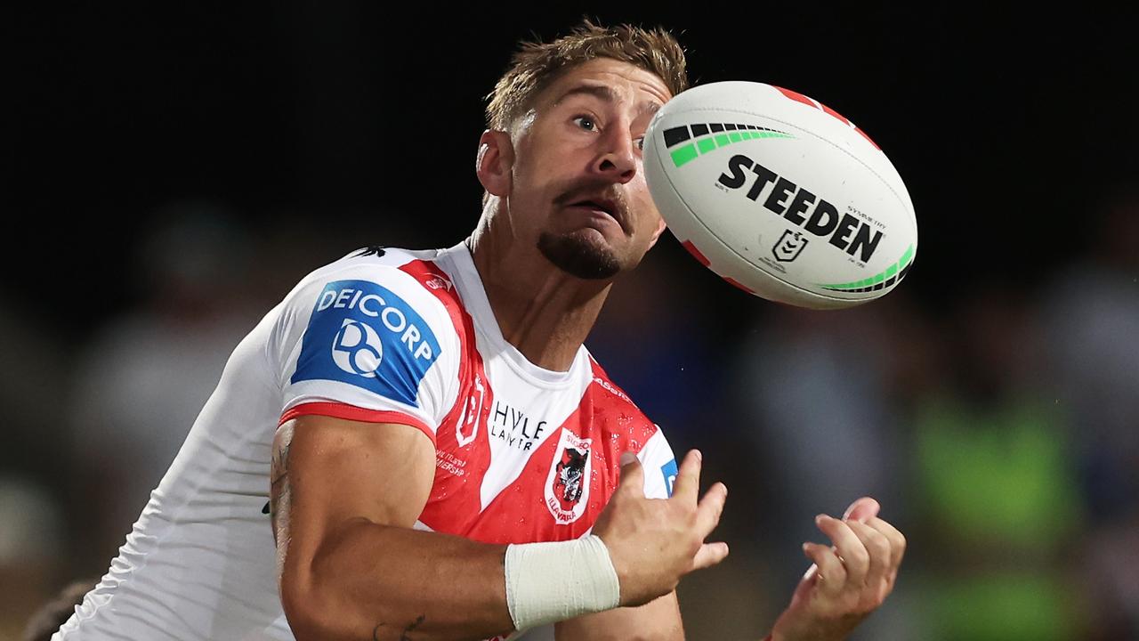 SYDNEY, AUSTRALIA - FEBRUARY 17: Zac Lomax of the Dragons fumbles a high ball during the NRL Pre-Season Challenge round one match between St George Illawarra Dragons and South Sydney Rabbitohs at Netstrata Jubilee Stadium on February 17, 2024 in Sydney, Australia. (Photo by Matt King/Getty Images)