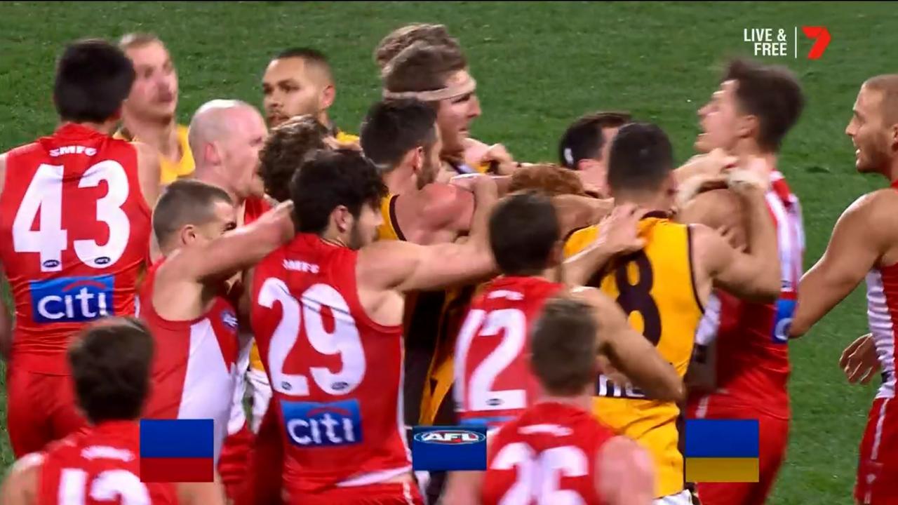 Hawthorn and Sydney clashed at half-time.