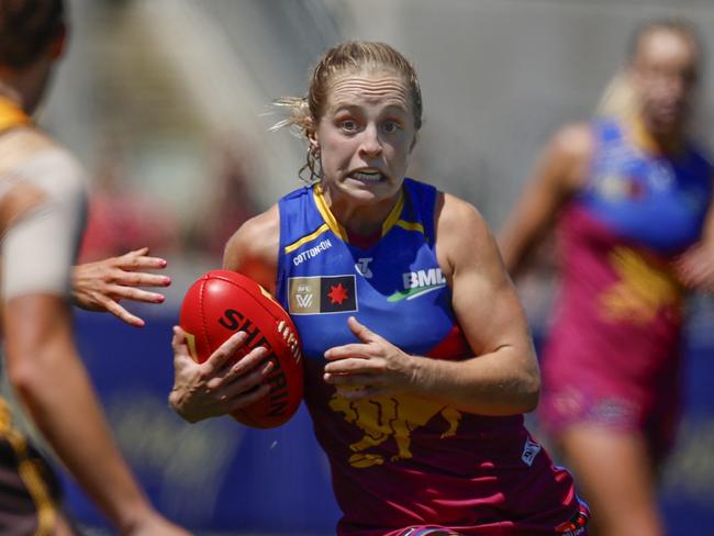 NCA. MELBOURNE, AUSTRALIA. 10th November 2024. AFLW finals week 1. Hawthorn vs Brisbane Lions at Ikon Park, Carlton.  Isabel Dawes of the Brisbane Lions  during the 3rd qtr.    .  Picture: Michael Klein