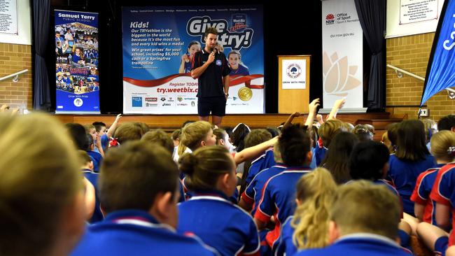 James Magnussen answers questions from students. (Carmela Roche)