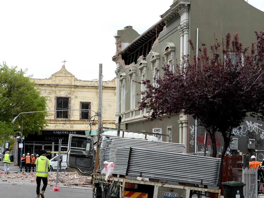 The worst damage was recorded at the Betty’s Burger’s building in Chapel St, Windsor. Picture: NCA NewsWire / Andrew Henshaw