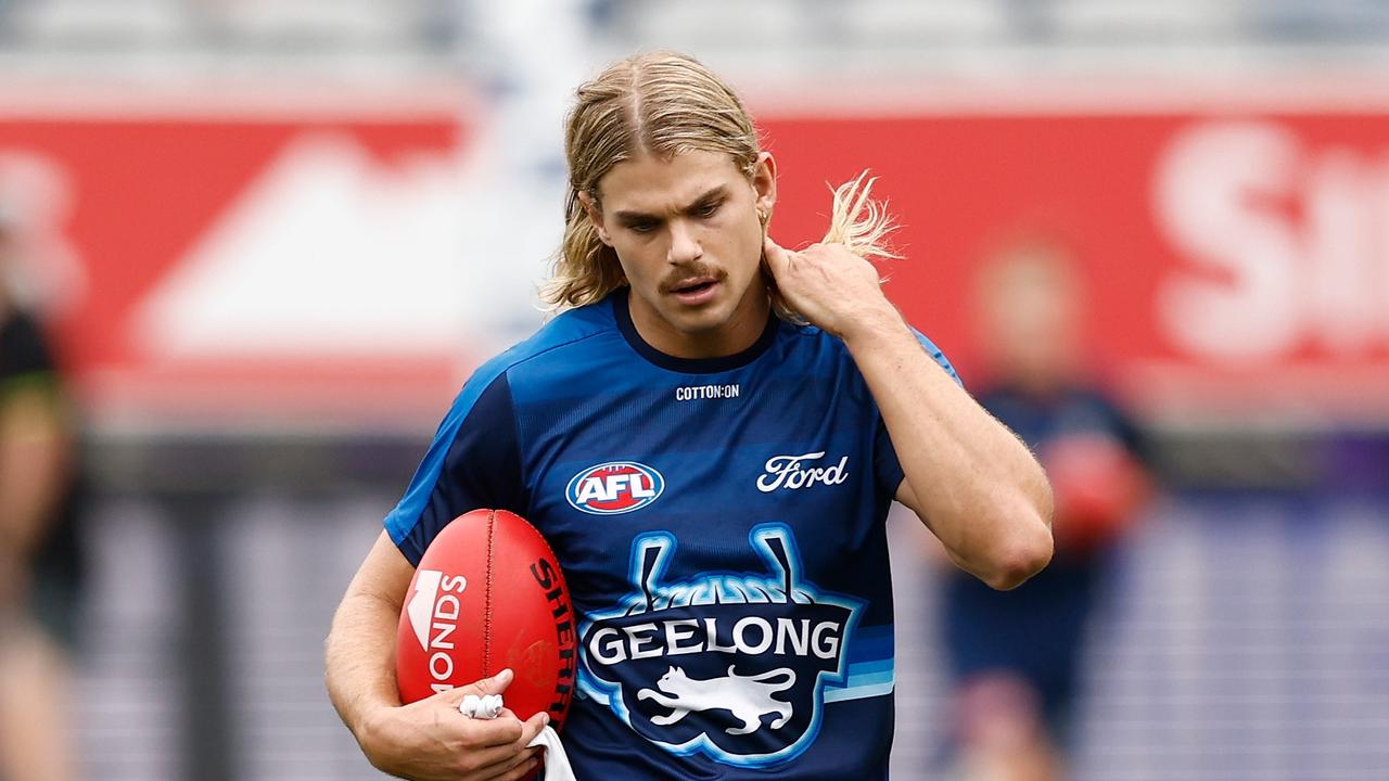 Smith knee heavily strapped ahead of Cats debut