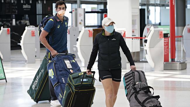 Mitchell Starc and his partner Alyssa Healy at Qantas Departure Terminal on the 23rd of August. PICTURE: Adam Yip