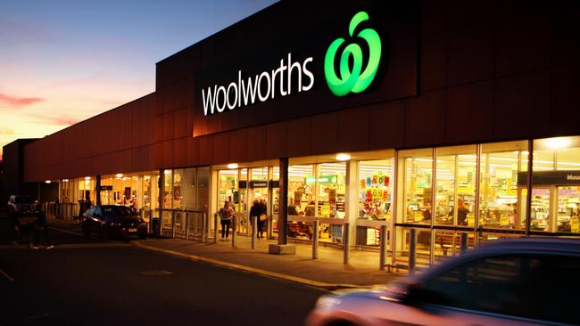 Mount Gambier, South Australia, Australia - June 6, 2015: Woolworths Store at Commercial Road East Mt Gambier. Customers arrive at the Store to Shop in the Early Evening. Woolworths is the Largest Australian Owned and Operated Supermarket/Grocery Chain in Australia, with over 933 stores throughout Australia.