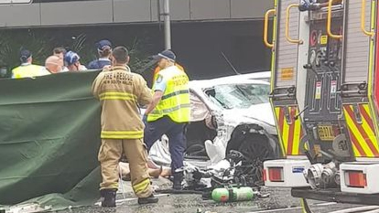 Mascot: Woman dies in crash between car and truck | Daily Telegraph