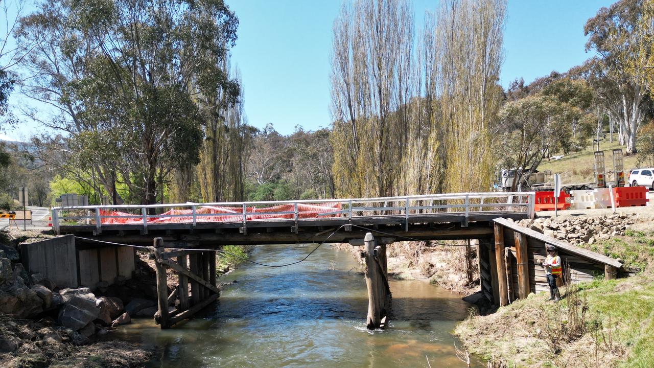 Cobungra River bridge can be used by vehicles weighing under 23 tonnes ...