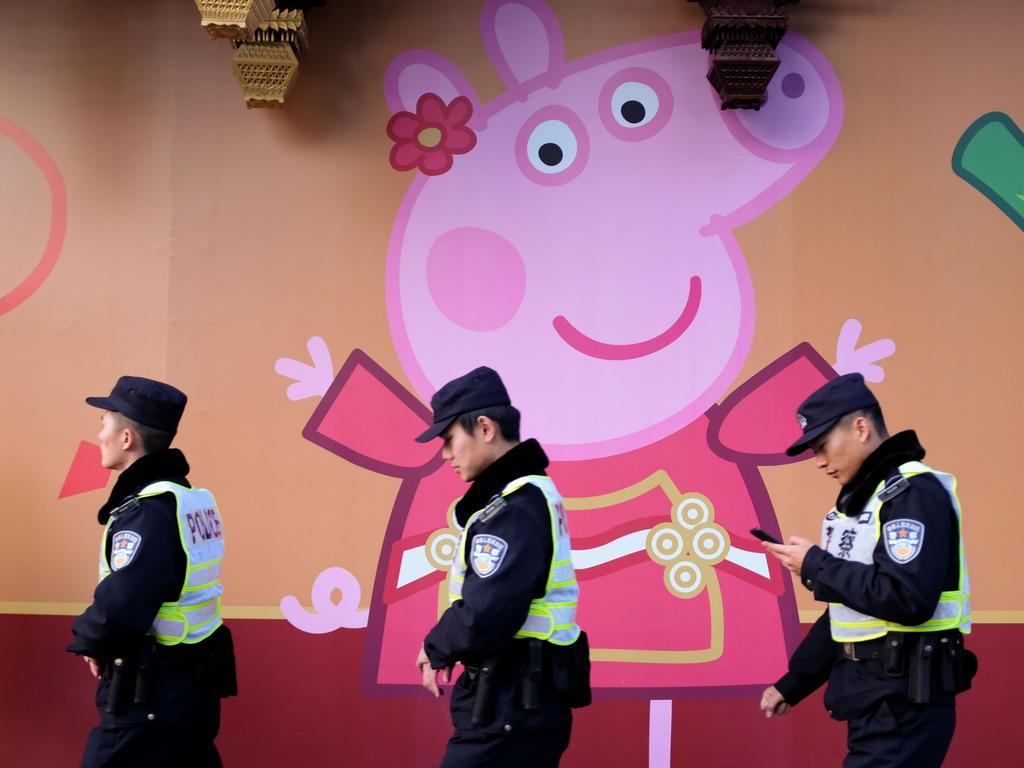 Qing-style Peppa Pig cup goes viral in China 