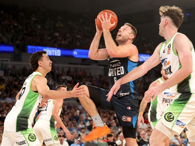 MELBOURNE, AUSTRALIA - FEBRUARY 08: Matthew Dellavedova of United drives to the basket during the round 20 NBL match between Melbourne United and South East Melbourne Phoenix at John Cain Arena, on February 08, 2025, in Melbourne, Australia. (Photo by Kelly Defina/Getty Images)