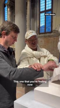 Artist helps visually-impaired man "see" his sculpture