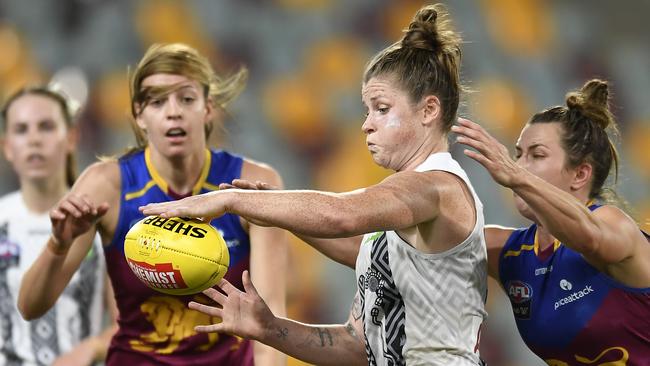 BRISBANE, AUSTRALIA – APRIL 10: Brianna Davey of the Magpies attempts to kick the ball under pressure during the AFLW Second Preliminary Final match between the Brisbane Lions and the Collingwood Magpies at The Gabba on April 10, 2021 in Brisbane, Australia. (Photo by Albert Perez/Getty Images)