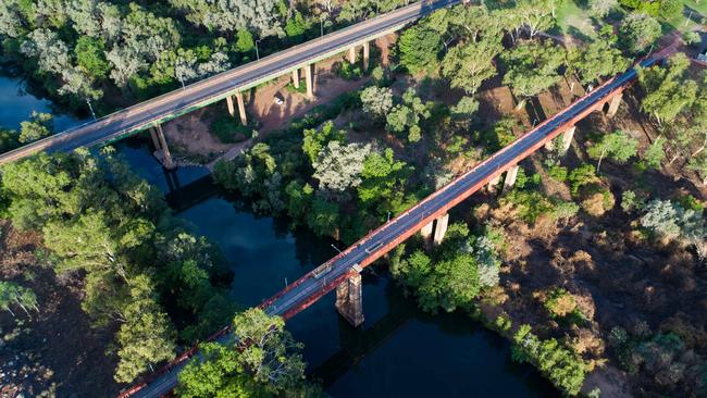 A man jumped off the Katherine bridge into the fast-flowing river on Wednesday evening.