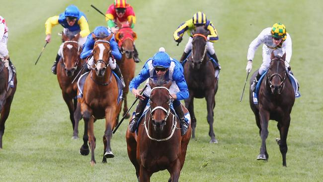 Winx left her rivals in her wake with a crushing win in the Cox Plate.