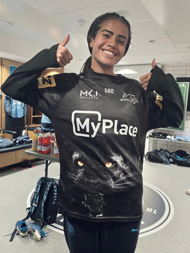 Mary Fowler dons a Panthers jersey in support of Nathan Cleary. Picture: Instagram