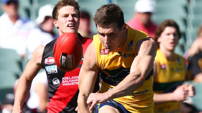 Woodville-West Torrens’ Luke Thompson gets his kick away. Photo Sarah Reed.