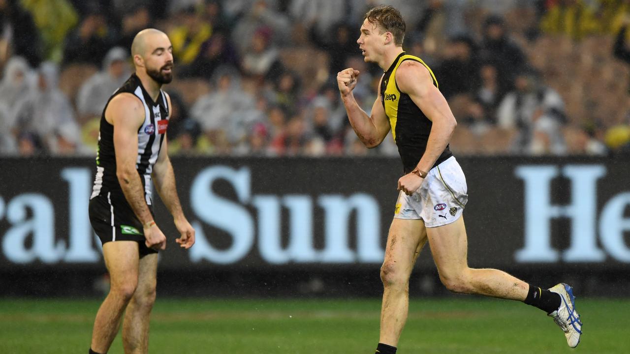 This picture about sums it up for Richmond and Collingwood. (AAP Image/Julian Smith)