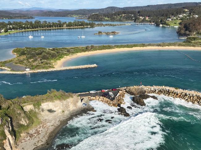 A Tweet from Westpac Life Saver Rescue Helicopter stating that a Boat Rollover has occurred near Narooma (South Coast). A Person is said to be Missing following the incident, Lifesaver 23 Helicopter has joined a search team, other organisations involved include Toll Ambulance Helicopter, NSW Police, NSW Ambulance, Surf Life Savers, Marine Rescue NSW. Source - Westpac Helicopter