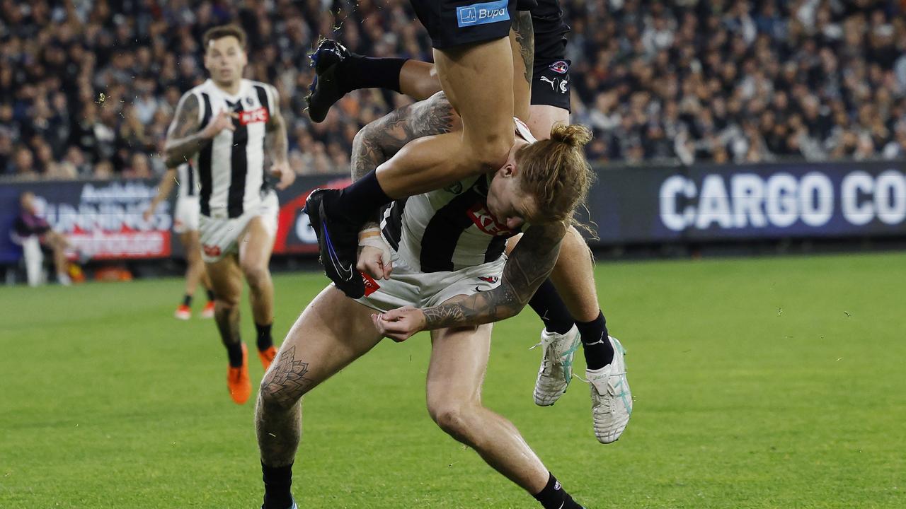 Beau McCreery of the Magpies cops a Lachlan Cowan knee to the head forcing McCreery to be subbed out with concussion during the 2nd quarter. Picture: Michael Klein