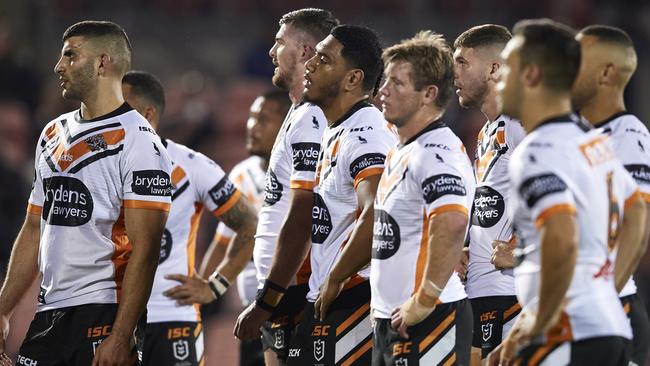 SYDNEY, AUSTRALIA - AUGUST 29: The Tigers look on during the round 16 NRL match between the Panthers and the Wests Tigers at Panthers Stadium on August 29, 2020 in Penrith, Australia. (Photo by Brett Hemmings/Getty Images)