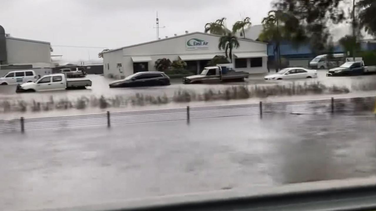 Cyclone Jasper aftermath: Cairns Airport closed, flights cancelled ...