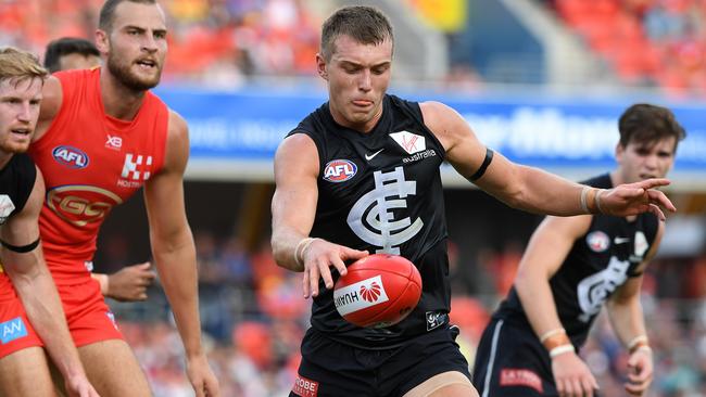 Patrick Cripps wins another clearance against Gold Coast.