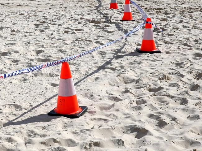 SYDNEY, AUSTRALIA - NewsWire Photos AUGUST 2: Police officers pictured behind police tape at Frenchman's Beach in La Perouse on Sydney's eastern beaches where Possible human bones were found.  Picture: NCA NewsWire / Damian Shaw