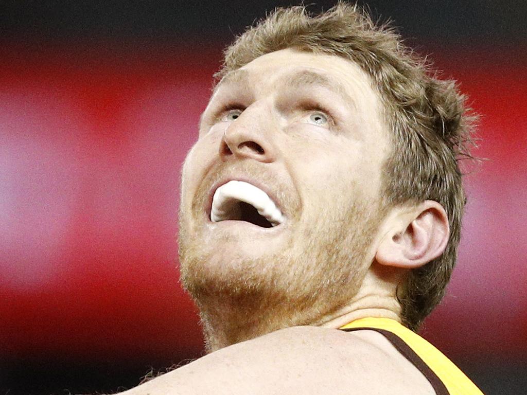 Lewis Pearce of the Saints and Ben McEvoy of the Hawks compete during the Round 22 AFL match between the St Kilda Saints and the Hawthorn Hawks at Etihad Stadium in Melbourne, Saturday, August 18, 2018. (AAP Image/Daniel Pockett) NO ARCHIVING, EDITORIAL USE ONLY