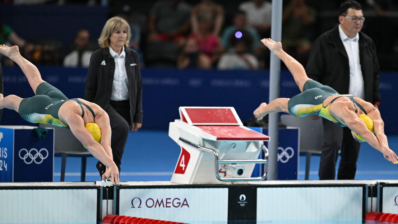 It begins: Ariarne Titmus (R) and Mollie O'Callaghan (L) dive into the pool for the final. Picture: Jonathan Nackstrand/AFP