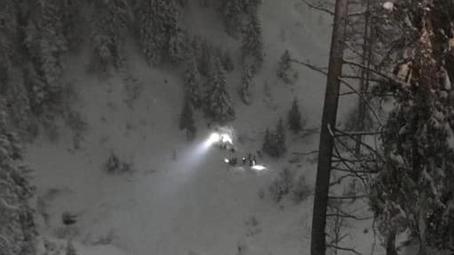 Rescue teams deploy search lights at spot where the teen was killed. Picture: Bergrettung St. Anton am Arlberg